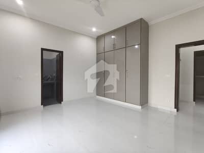 Ready To Buy A House 10 Marla In Lahore