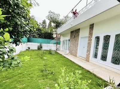 F-8 INVESTOR PRICE Old House Urgent Sale