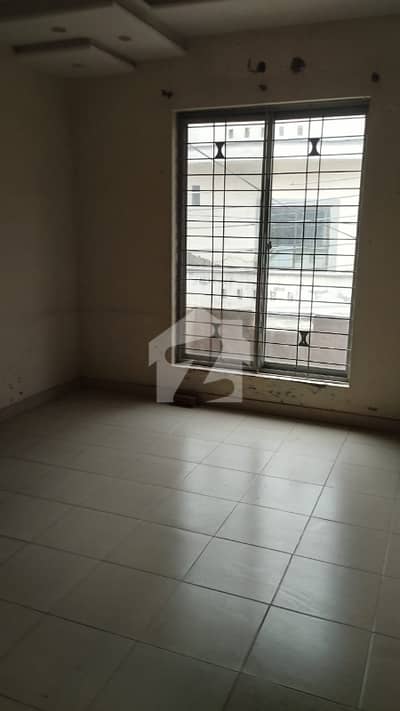 3 MARLA PORTION FOR RENT