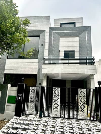 5 Marla Beautiful House For Sale in Bahria Orchard Lahore
