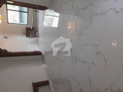 om P w d 10marla House 5bedroom prime location sale dimnd 360 lac