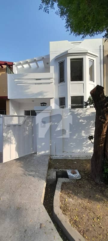 5 Marla Eden House available For Sale In Lake City