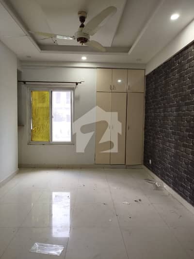 E-11/2 KFC Markaz 2-Bed Croner Flat On First Floor ,Own Wapda And Gas Mater Install E-11/2 KFC Markaz 2-Bed Croner Flat On First Floor ,Own Wapda And Gas Mater Install