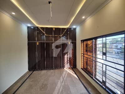5 Marla Portion Available For Rent In Khayaban-E-Zafar