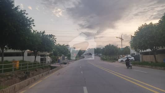 THE BEST LOCATION VERY NEAR TO MAIN GATE 10 MARLA PLOT FOR SALE
