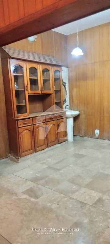 گارڈن ٹاؤن - گارڈن بلاک گارڈن ٹاؤن,لاہور میں 4 کمروں کا 10 مرلہ مکان 2.95 لاکھ میں کرایہ پر دستیاب ہے۔