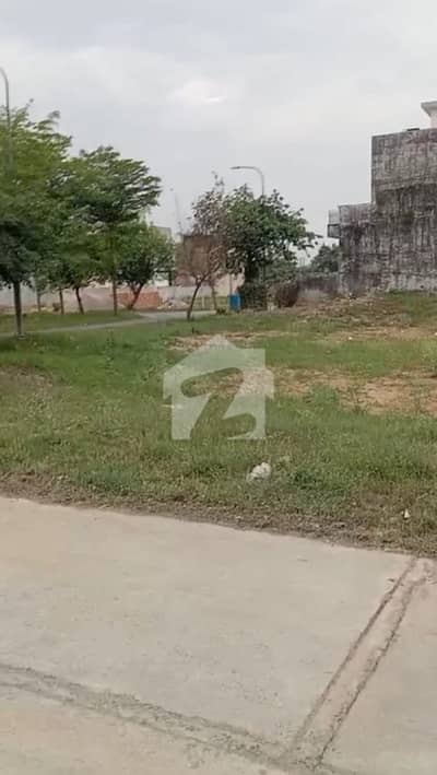 8 Marla Corner 100ft Road Possession Plot