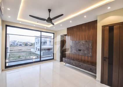 10 MARLA MODERN LUXURY BUNGALOW WITH BAESMENT FOR RENT DHA PHASE 5