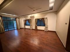 Fully Renevated House For sale Sector F 11  Size 1000 square yards Top location