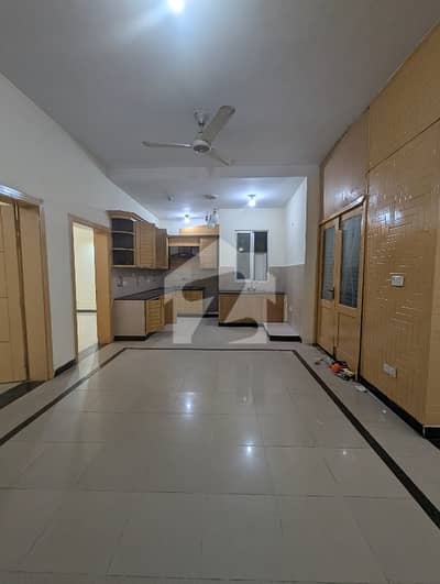 BEAUTIFUL LOCATION GROUND FLOOR FOR RENT