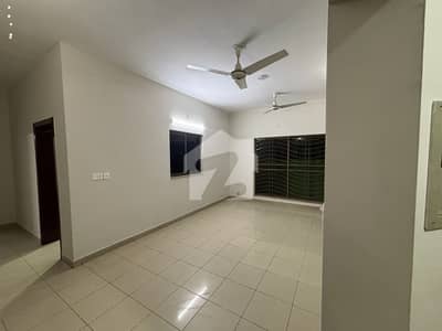 10 MARLA 4 BEDROOM BEAUTIFUL HOUSE AVAILABLE FOR SALE