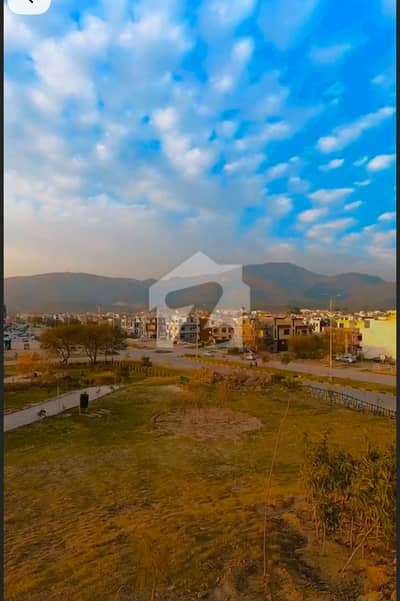 ڈی ۔ 12 اسلام آباد میں 1 کنال رہائشی پلاٹ 13.0 کروڑ میں برائے فروخت۔