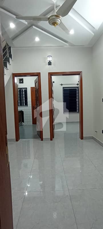 جی ۔ 13 اسلام آباد میں 4 کمروں کا 4 مرلہ مکان 3.6 کروڑ میں برائے فروخت۔