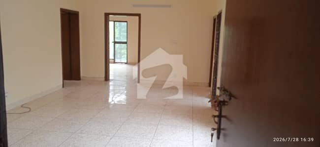 سرفراز رفیقی روڈ کینٹ,لاہور میں 3 کمروں کا 1 کنال بالائی پورشن 1.4 لاکھ میں کرایہ پر دستیاب ہے۔