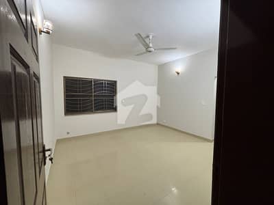 12 MARLA 4 BEDROOM HOUSE AVAILABLE FOR RENT