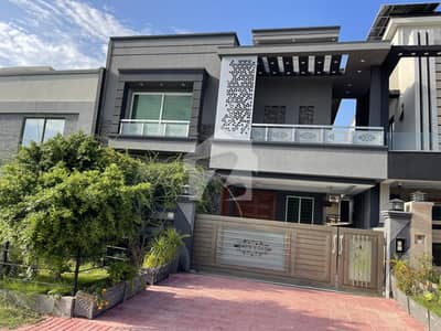 بحریہ ٹاؤن فیز 8 بحریہ ٹاؤن راولپنڈی,راولپنڈی میں 5 کمروں کا 11 مرلہ مکان 4.25 کروڑ میں برائے فروخت۔ بحریہ ٹاؤن فیز 8 بحریہ ٹاؤن راولپنڈی,راولپنڈی میں 5 کمروں کا 11 مرلہ مکان 4.25 کروڑ میں برائے فروخت۔