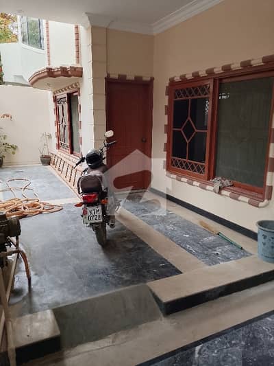 240 SQRYARD 2 BED DD GROUND BLOCK 3 GULSHAN IQBAL WELL MAINTAIN