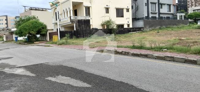 بحریہ ٹاؤن فیز 8 ۔ بلاک ڈی بحریہ ٹاؤن فیز 8,بحریہ ٹاؤن راولپنڈی,راولپنڈی میں 10 مرلہ رہائشی پلاٹ 1.18 کروڑ میں برائے فروخت۔