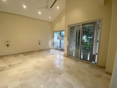 F-7 LUXURIOUS HOUSE FOR SALE INCOMING RENT 7000$