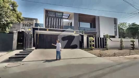 BRAND NEW 30 MARLA ELEGANT AND FULL BASEMENT SUPER HOT LOCATED BUNGALOW IS AVAILABLE IN CAVALRY GROUND, LAHORE.