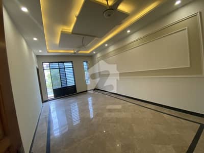 35*70 Upper Portion Available For Rent G-13 Ideal Location Parak Face