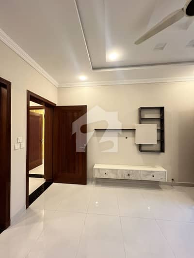 1 Kanal Upper Portion Available For Rent