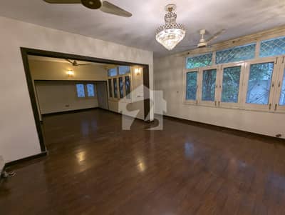 Elegant & Spacious House | 5BHK | Front Open Terrace | Prime Adress | F-7 | For Rent