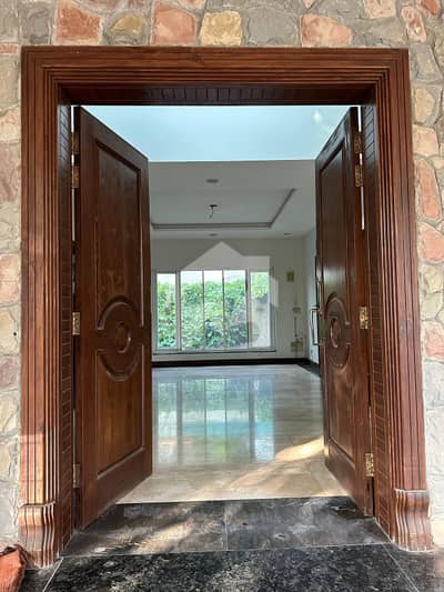 G-6 HOUSE FOR SALE PRIME LOCATION
