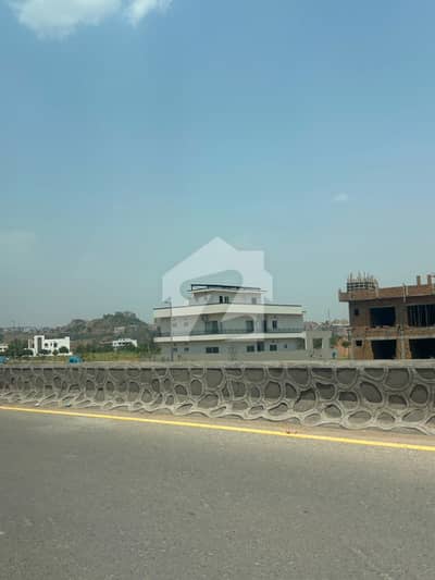 10 Marla Residential Plot For Sale On B Block Boulevard Prime Location