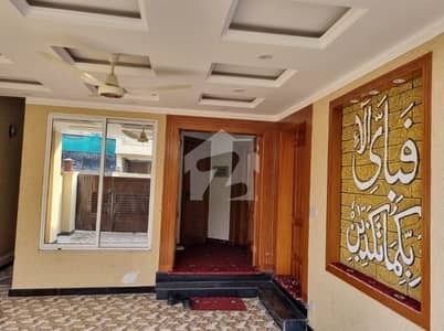 بحریہ ٹاؤن فیز 8 ۔ عمر بلاک بحریہ ٹاؤن فیز 8 ۔ سفاری ویلی,بحریہ ٹاؤن فیز 8,بحریہ ٹاؤن راولپنڈی,راولپنڈی میں 5 کمروں کا 7 مرلہ مکان 3.2 کروڑ میں برائے فروخت۔