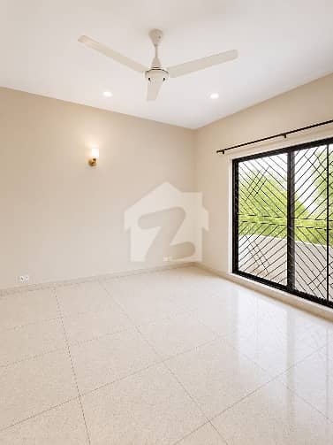 1 Kanal Upper Portion for Rent in DHA Phase 4 Lahore | Prime Location | Separate Entrance | Near Park & Market