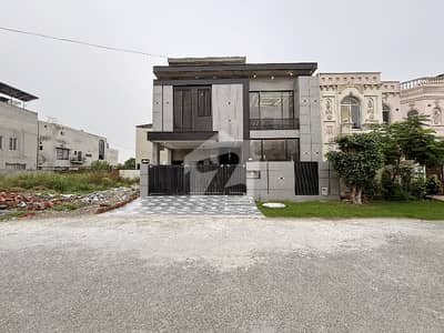 9 Marla Beautiful House For Sale Prime Location Bankers Avenue Cooperative Housing Society, Bedian Road Lahore