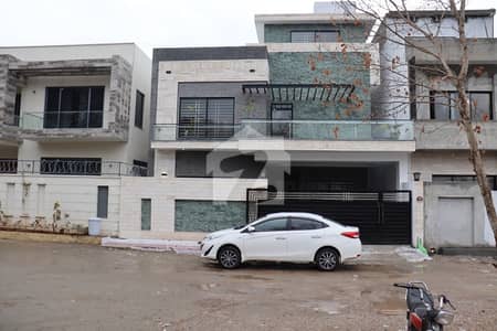 بنی گالہ اسلام آباد میں 5 کمروں کا 10 مرلہ مکان 4.75 کروڑ میں برائے فروخت۔
