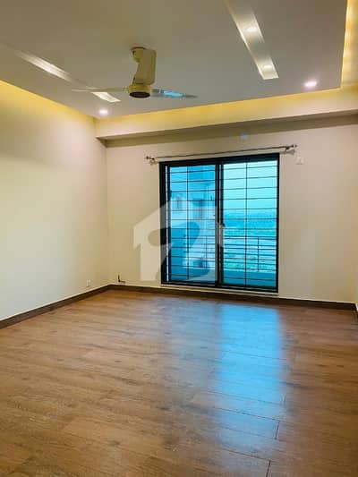 Beautiful Apartment 4 Bed 3Th Floor Open View Avlialab For Rent in Askari 10 sector S.