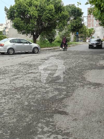 21 Marla commercial plot main college road near mezile Chowk College Road