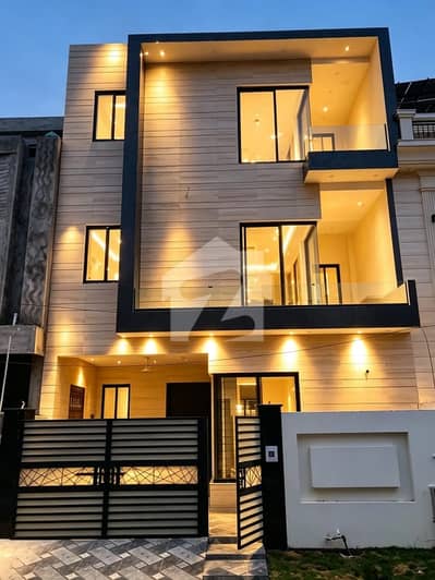 Beautiful House For Rent Prime Location