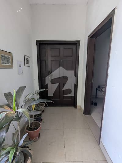 10 MARLA 3 BEDROOM APARTMENT AVAILABLE FOR SALE