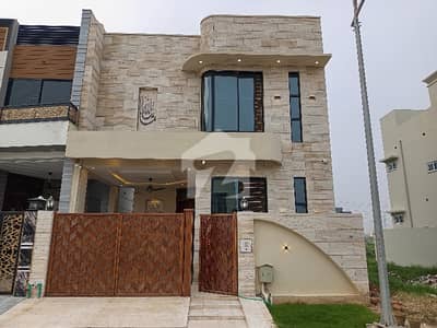ڈی ایچ اے سیکٹر سی - بلاک 4 ڈی ایچ اے سیکٹر سی,ڈی ایچ اے ڈیفینس,گوجرانوالہ میں 3 کمروں کا 5 مرلہ مکان 1.8 کروڑ میں برائے فروخت۔