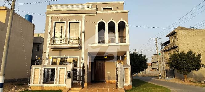 Prominently-Located Prime Location House Available In Central Park - Block E For sale