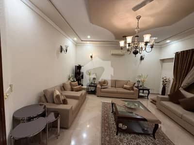 لیک سٹی میڈوز لاہور میں 5 کمروں کا 1 کنال مکان 5.5 کروڑ میں برائے فروخت۔