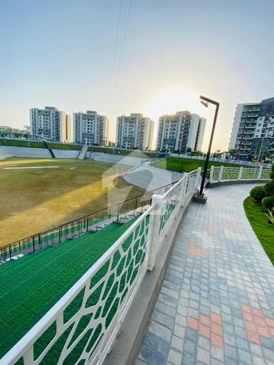 10 Marla Facing Park 3 Bedrooms Flat For Sale.