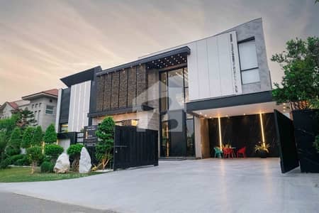 10 MARLA BRAND NEW EYE CATCHING ULTRA MODERN BUNGALOW FOR SALE NEAR TO RAYA IN LOW PRICE