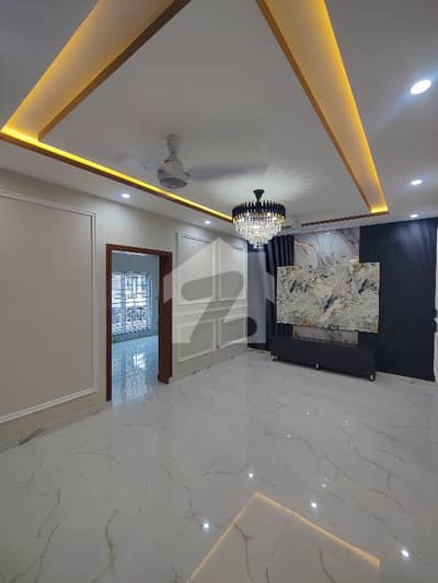 جی ۔ 10/1 جی ۔ 10,اسلام آباد میں 5 کمروں کا 6 مرلہ مکان 6.85 کروڑ میں برائے فروخت۔