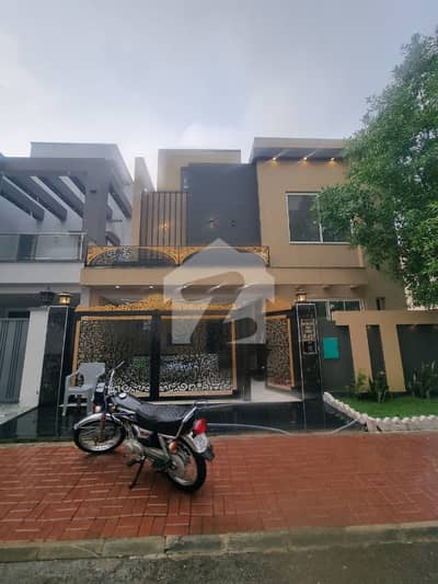 8 Marla House Is Available For Sale In Bahria Orchard Phase 1 Lahore