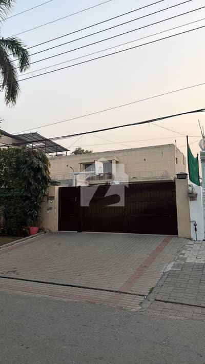 Model Town D Block 2 Kanal Old House with 86 Feet Front Ideal Location Streight Road Easy Access , Model Town D Block 2 Kanal Old House with 86 Feet Front Ideal Location Streight Road Easy Access ,