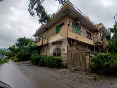 G-9/4 70 feet road corner house for sale G-9/4 70 feet road corner house for sale