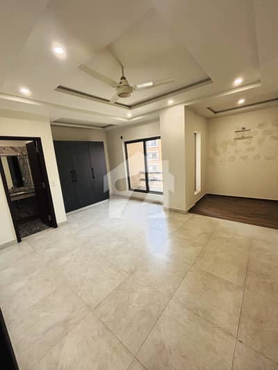 Luxury 4-Bed Duplex Apartment Available for Sale in Zarkon Heights