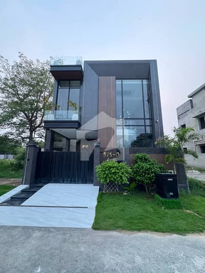 5 MARLA ELEGANT AND FULLY MAINTAINED SUPER HOT LOCATED BUNGALOW IS AVAILABLE IN THE BEST BLOCK OF DHA LAHORE.