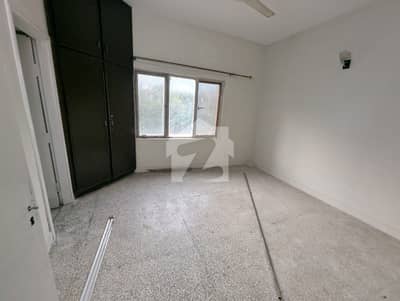 3 Bedroom Apartment Available For Rent