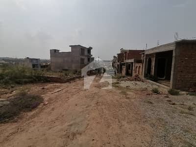 Prime Location 5 Marla Residential Plot Ideally Situated In Airport Housing Society - Sector 4